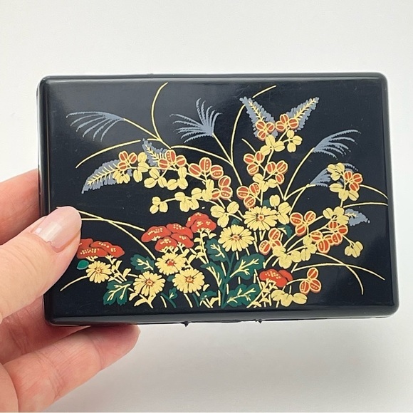 Vintage Tissue Box Mirror Travel Case - Picture 11 of 12